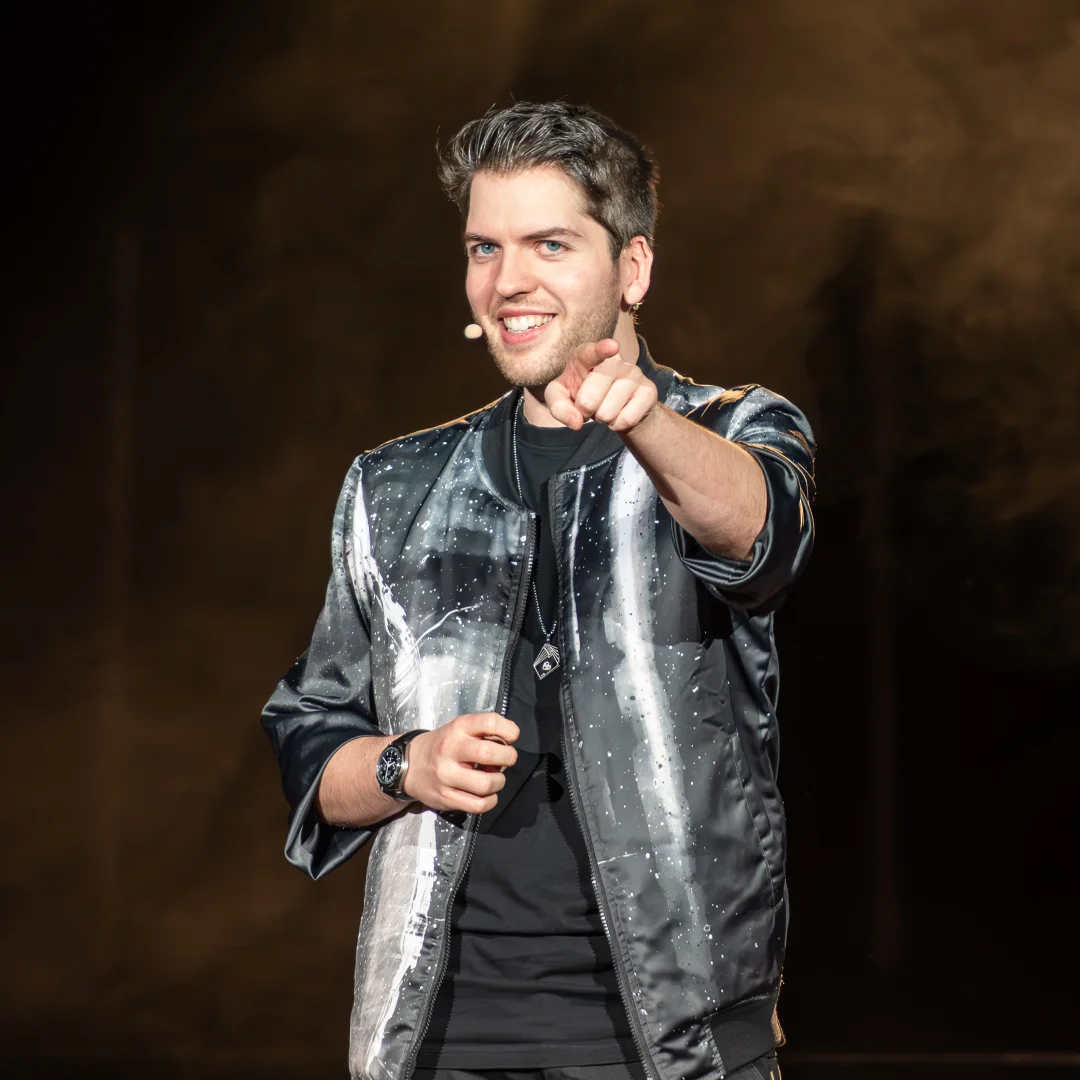 Alexander Straub – Moderation & Zauberei