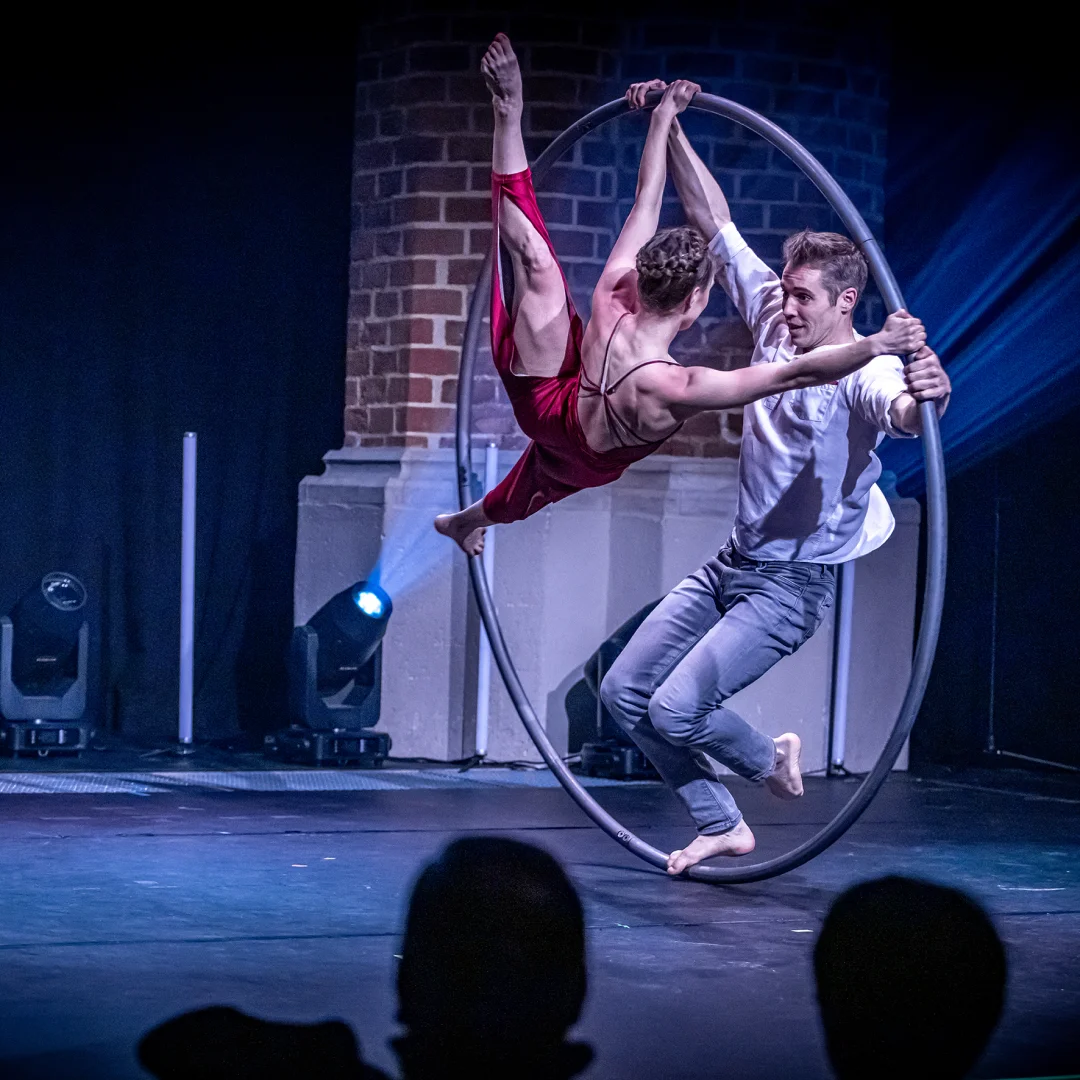 Duo LeOlé – Cyr Wheel